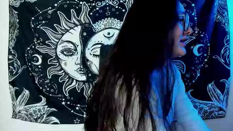 Emma online show from November 5, 9:20 pm