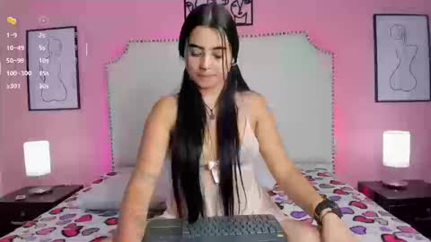 emma_whitee_ online show from September 16, 2:14 pm