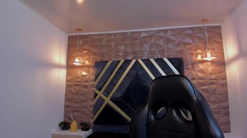 EMMA online show from December 18, 6:45 pm