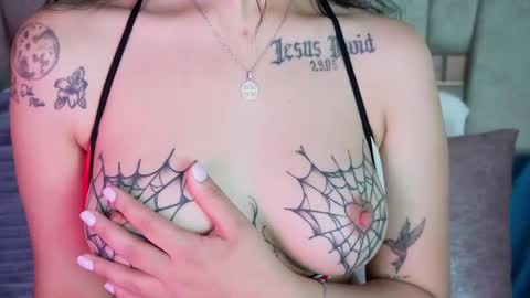 emmajohanson online show from November 21, 7:05 pm