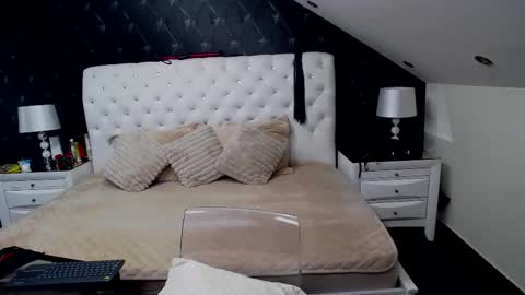 Emma Mavis online show from November 6, 8:53 am