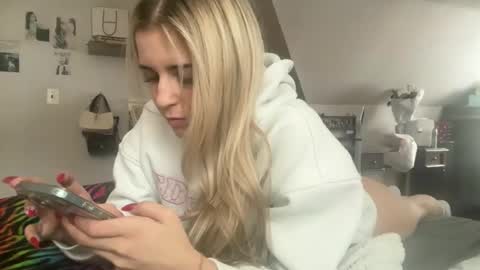 EmmaAngel online show from December 17, 4:11 pm