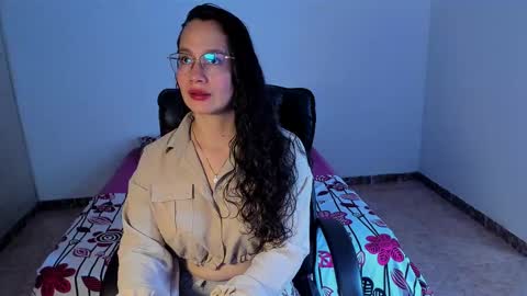 Emma Torres online show from March 1, 9:59 pm