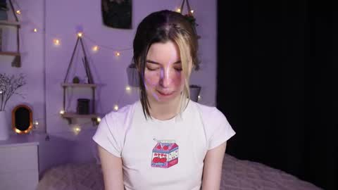 Snapshot of emmie_everly chatting on October 23, 7:31 pm emmie_everly online show from October 23, 7:31 pm