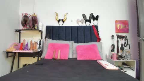          online show from February 4, 12:41 pm