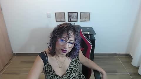 Emmily online show from December 3, 5:54 am