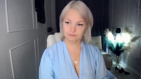 Snapshot of emmmam chatting on October 22, 2:22 pm emmmam online show from October 22, 2:22 pm