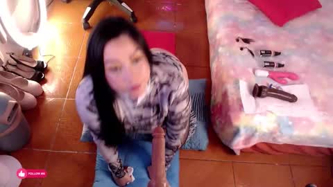 Snapshot of emmy_ruiz chatting on October 13, 12:46 am Emmy Ruiz - independent model online show from October 13, 12:46 am