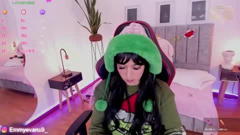 Snapshot of emmyevans1 chatting on December 24, 5:13 pm Emmy Evans  online show from December 24, 5:13 pm
