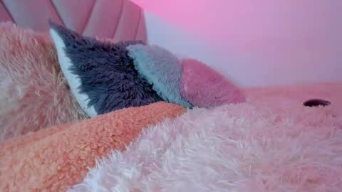 Emy online show from December 19, 1:51 pm