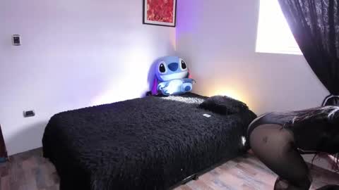 Im Emily would you like to help me reach 100  online show from September 22, 8:18 pm