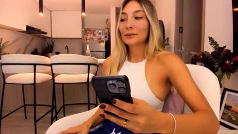 Snapshot of emyconneer chatting on February 20, 2:07 am emyconneer online show from February 20, 2:07 am