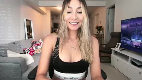 Snapshot of emyconneer chatting on September 15, 7:10 pm emyconneer online show from September 15, 7:10 pm