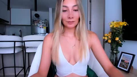 Snapshot of emyconneer chatting on January 8, 2:25 pm emyconneer online show from January 8, 2:25 pm