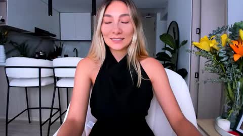 Snapshot of emyconneer chatting on February 11, 2:57 pm emyconneer online show from February 11, 2:57 pm