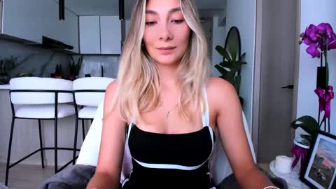 Snapshot of emyconneer chatting on March 2, 7:30 pm emyconneer online show from March 2, 7:30 pm