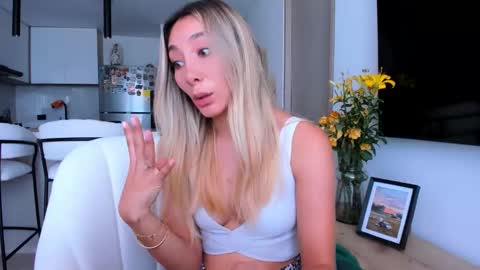 Snapshot of emyconneer chatting on January 9, 3:34 pm emyconneer online show from January 9, 3:34 pm