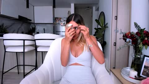 Snapshot of emyconneer chatting on February 20, 2:24 pm emyconneer online show from February 20, 2:24 pm