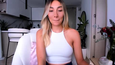 Snapshot of emyconneer chatting on February 19, 3:05 pm emyconneer online show from February 19, 3:05 pm