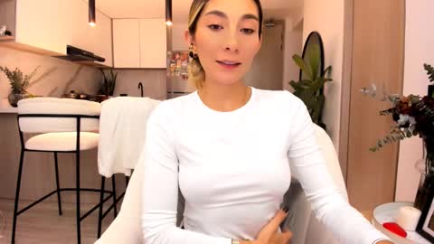 Snapshot of emyconneer chatting on February 22, 2:50 am emyconneer online show from February 22, 2:50 am