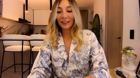 Snapshot of emyconneer chatting on February 28, 2:09 am emyconneer online show from February 28, 2:09 am