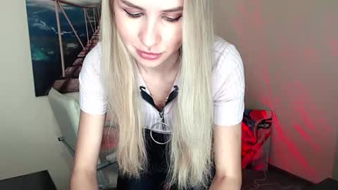 Erika online show from November 4, 1:05 pm