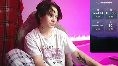 esajukyy online show from November 3, 1:15 pm