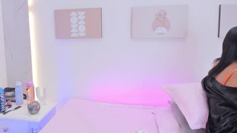 esmeralda online show from February 18, 8:13 am