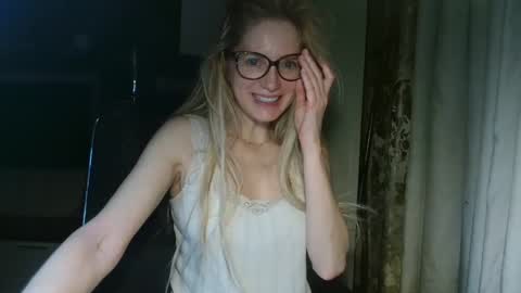 eva2323 online show from March 7, 2:15 am