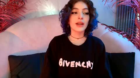 E V A online show from October 20, 7:39 pm