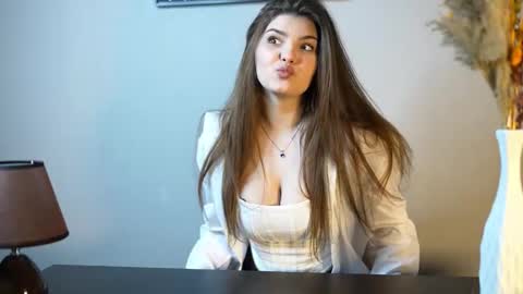 EvaNyx online show from February 8, 10:45 pm