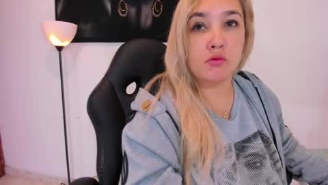 Snapshot of evamilff_ chatting on January 6, 12:57 pm Eva online show from January 6, 12:57 pm