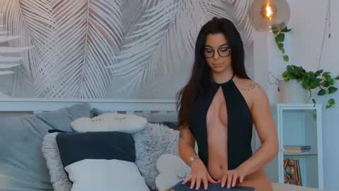 evareyss online show from January 30, 7:07 am