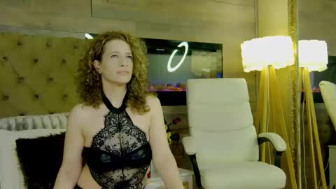 EveHamilton online show from January 12, 8:25 pm