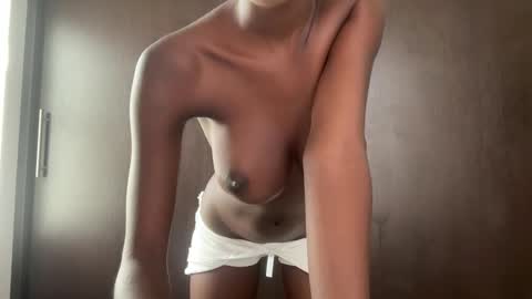 E V E L Y N  online show from November 7, 3:50 pm