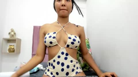 Snapshot of evelyn_morgan1 chatting on October 25, 12:51 am evelyn_morgan1 online show from October 25, 12:51 am