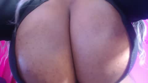 Evelyn Sandoval online show from October 10, 1:21 am