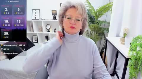 Evelyn online show from November 26, 5:19 am