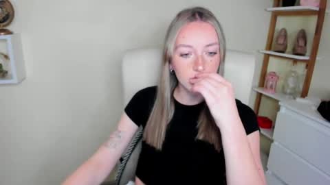 evelynblond online show from November 28, 1:47 pm