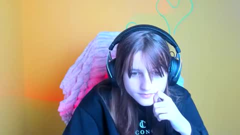 Evie online show from November 12, 6:17 pm