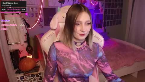 Evie online show from October 24, 8:27 pm