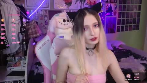 Evie online show from February 22, 9:10 pm