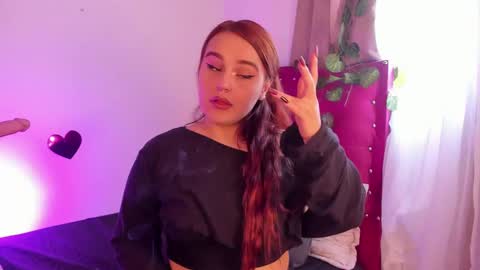 Snapshot of evy_orange1 chatting on March 3, 4:43 pm EVY online show from March 3, 4:43 pm