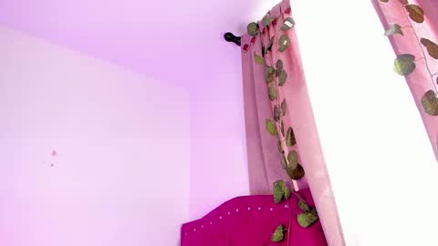 Snapshot of evy_orange1 chatting on March 10, 5:18 pm EVY online show from March 10, 5:18 pm