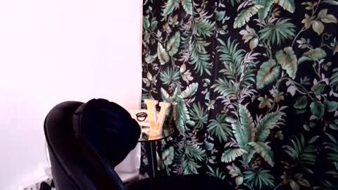 courtney online show from February 12, 7:43 am