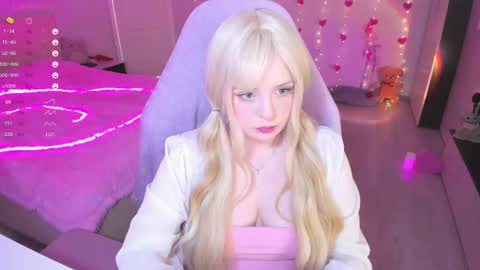 Snapshot of exhoneyangel chatting on March 10, 9:23 am  Amy  online show from March 10, 9:23 am