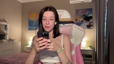 Snapshot of fairy_bloomix chatting on October 17, 9:34 am Bloom  online show from October 17, 9:34 am