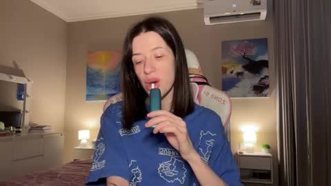 Snapshot of fairy_bloomix chatting on October 22, 9:14 am Bloom  online show from October 22, 9:14 am