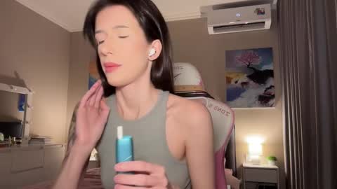 Snapshot of fairy_bloomix chatting on October 20, 7:33 am Bloom  online show from October 20, 7:33 am