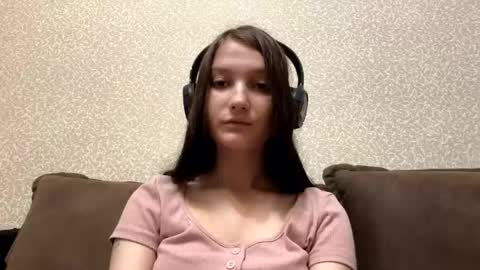 Snapshot of faustinabartosh chatting on October 22, 8:19 am Aurora 18yo online show from October 22, 8:19 am